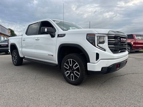 Used 2024 GMC Sierra 1500 AT4 w/ Technology Package AWD/4WD image 9