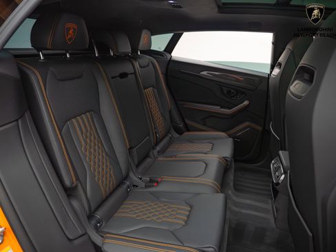 Used 2025 Lamborghini Urus SE image 25