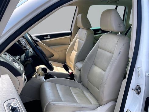 Used 2013 Volkswagen Tiguan SE FWD image 25