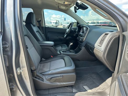 Used 2022 Chevrolet Colorado Z71 w/ Safety Package AWD/4WD image 18