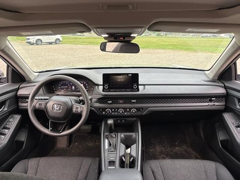 Used 2025 Honda Accord SE image 18