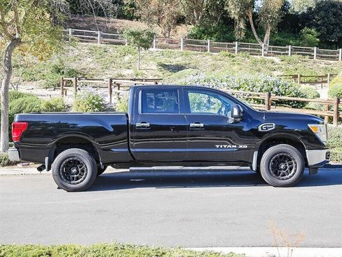 Used 2017 Nissan Titan SV RWD image 8