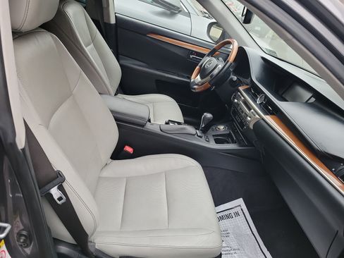 Used 2014 Lexus ES 300h w/ Luxury Package w/Bamboo Trim FWD image 23