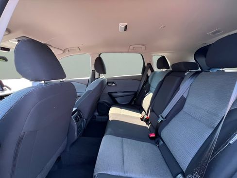 Used 2023 Nissan Rogue SV AWD/4WD image 17