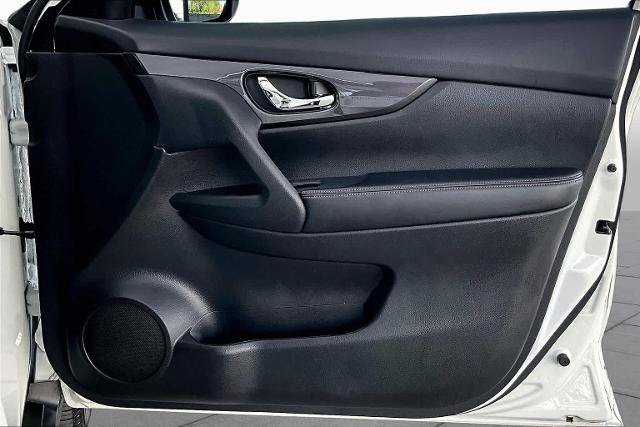 Certified 2020 Nissan Rogue SV FWD image 22