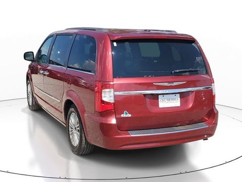 Used 2013 Chrysler Town & Country Touring-L w/ Premium Group FWD image 3