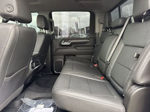 Used 2025 GMC Sierra 2500 SLT w/ SLT Premium Package image 9