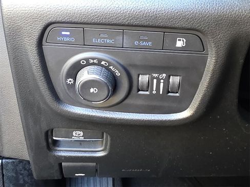 Used 2023 Jeep Grand Cherokee 4WD 4xe w/ Luxury Tech Group II image 42