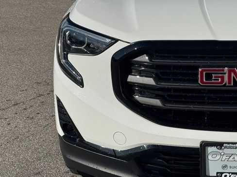 Used 2020 GMC Terrain SLT w/ Elevation Edition image 6