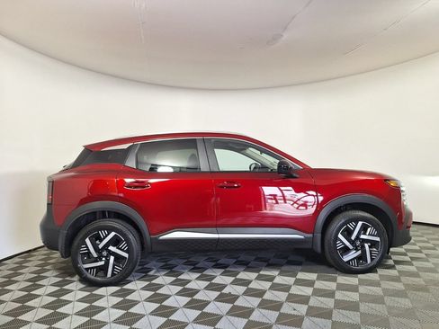 Used 2026 Nissan Kicks SV w/ SV Premium Package FWD image 4