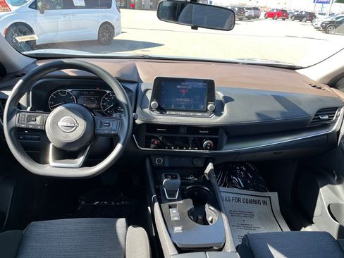 Used 2023 Nissan Rogue SV image 17