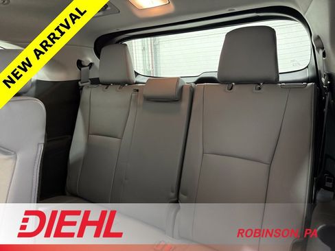Used 2024 Toyota Highlander Limited image 18