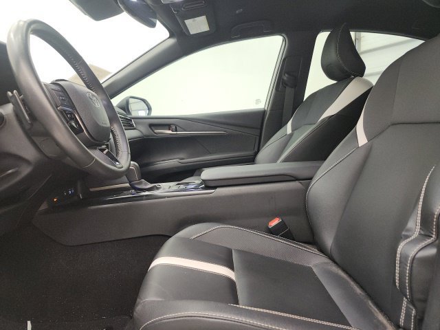 Used 2025 Toyota Camry SE w/ Convenience Package FWD image 15
