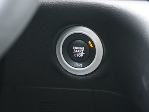 Used 2025 Chrysler Pacifica Select FWD image 20