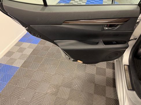 Used 2018 Lexus ES 350 w/ Premier Package FWD image 9