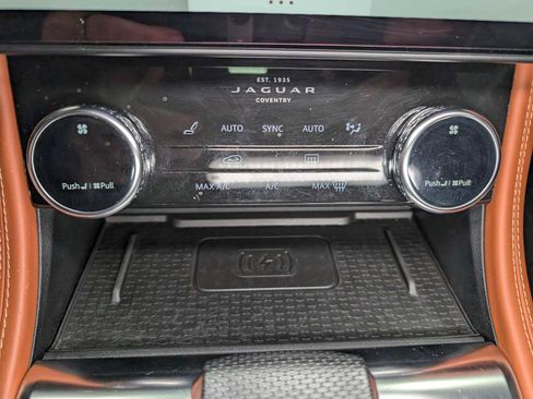 Used 2021 Jaguar F-PACE SVR image 30