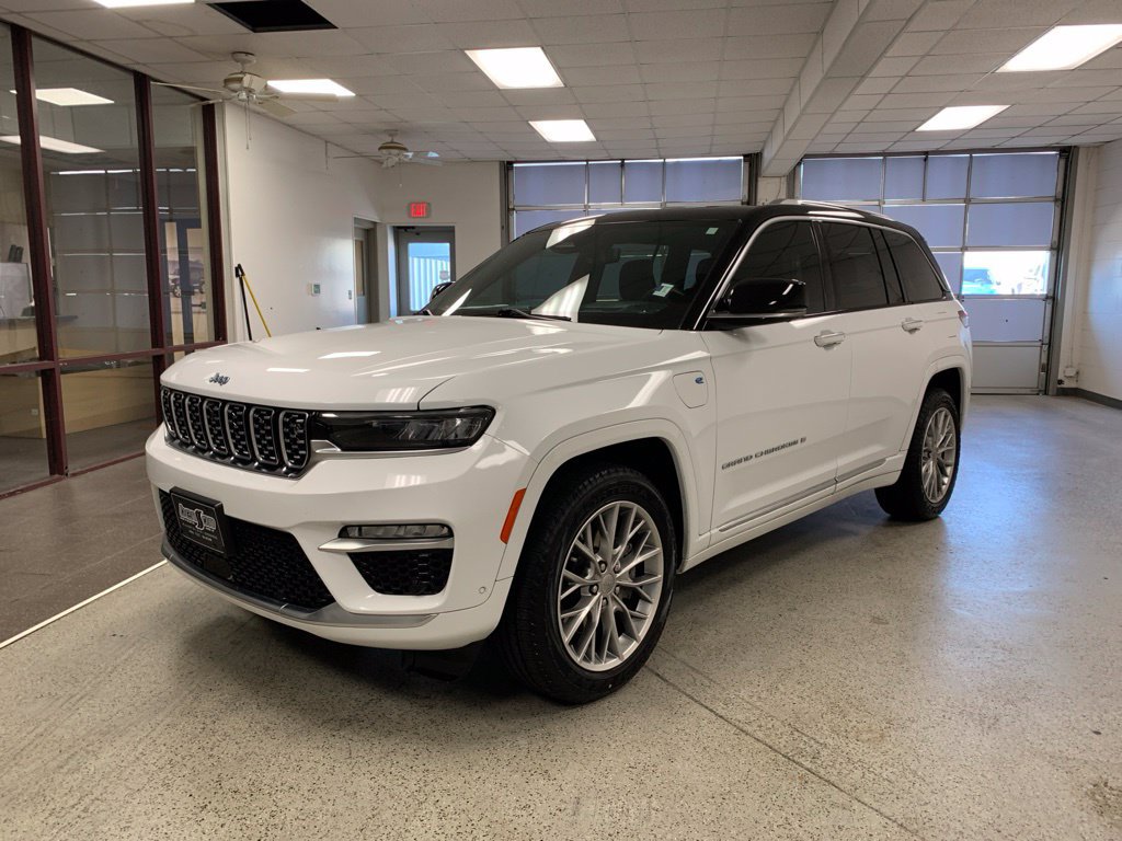 Used 2023 Jeep Grand Cherokee Summit w/ Advanced Protech Group IV AWD/4WD image 3