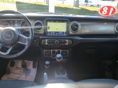 Used 2018 Jeep Wrangler Unlimited Sahara image 29