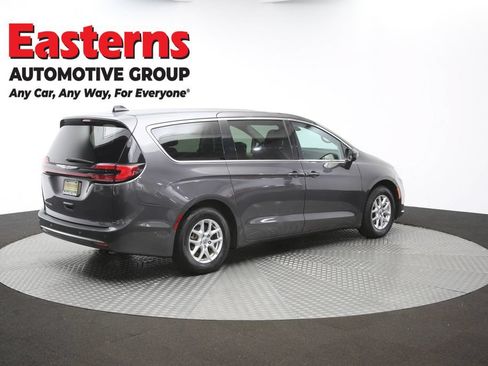 Used 2023 Chrysler Pacifica Touring-L FWD image 42