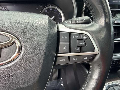 Used 2022 Toyota Highlander Limited FWD image 37