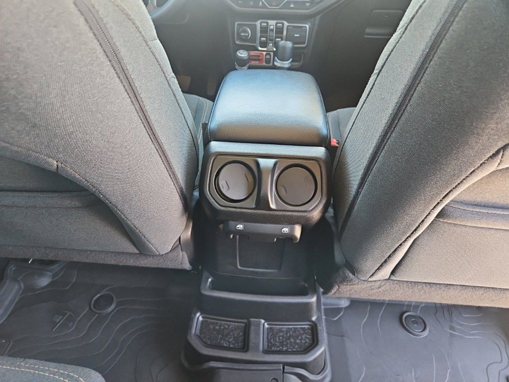 Used 2024 Jeep Wrangler Unlimited AWD/4WD image 31