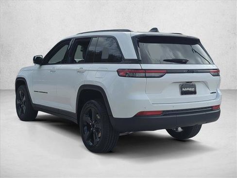 New 2025 Jeep Grand Cherokee Limited image 9