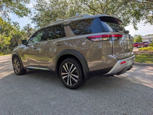 Used 2025 Nissan Pathfinder Platinum w/ Cargo Package image 6