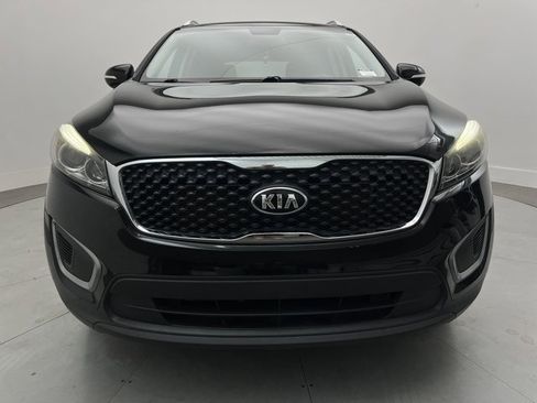 Used 2017 Kia Sorento LX image 2