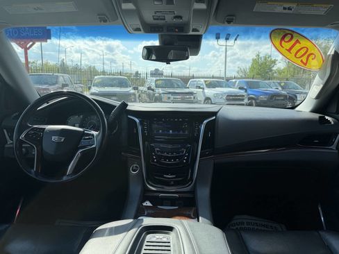 Used 2019 Cadillac Escalade Luxury AWD/4WD image 24