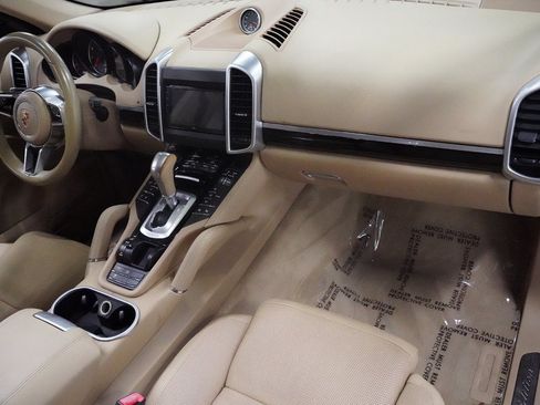 Used 2017 Porsche Cayenne Platinum Edition AWD/4WD image 31