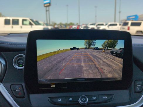 Used 2025 Chevrolet Blazer LT FWD image 14