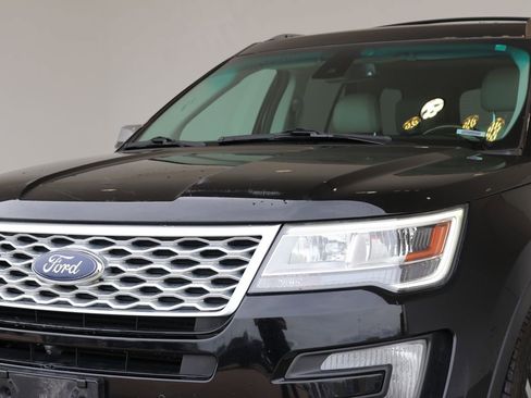 Used 2017 Ford Explorer Platinum AWD/4WD image 11