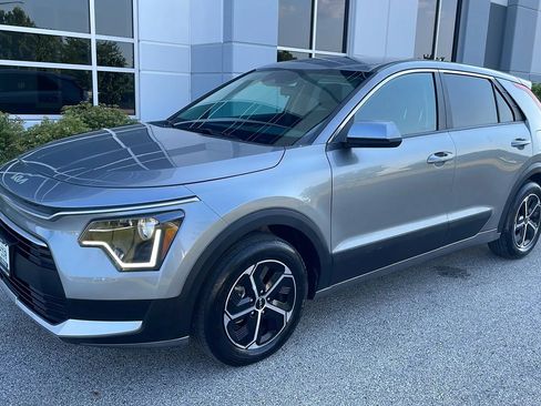 Used 2026 Kia Niro LX FWD image 2