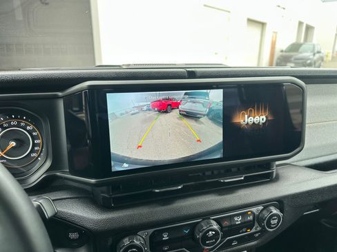 Used 2025 Jeep Wrangler Sport S image 17