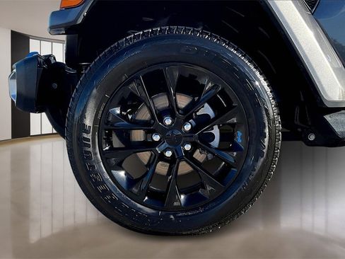 Used 2022 Jeep Wrangler Unlimited Sahara image 8