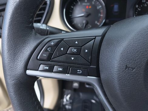 Certified 2019 Nissan Rogue SV FWD image 31