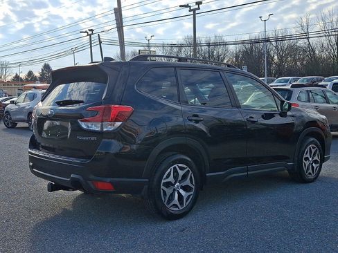 Used 2021 Subaru Forester Premium image 3