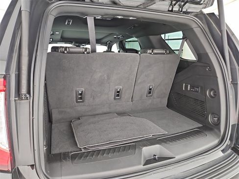 Used 2022 GMC Yukon SLT w/ SLT Premium Package image 33