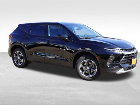 Certified 2025 Chevrolet Blazer LT image 2