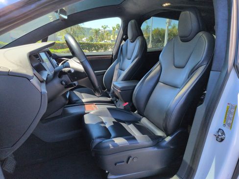 Used 2020 Tesla Model X Long Range image 16
