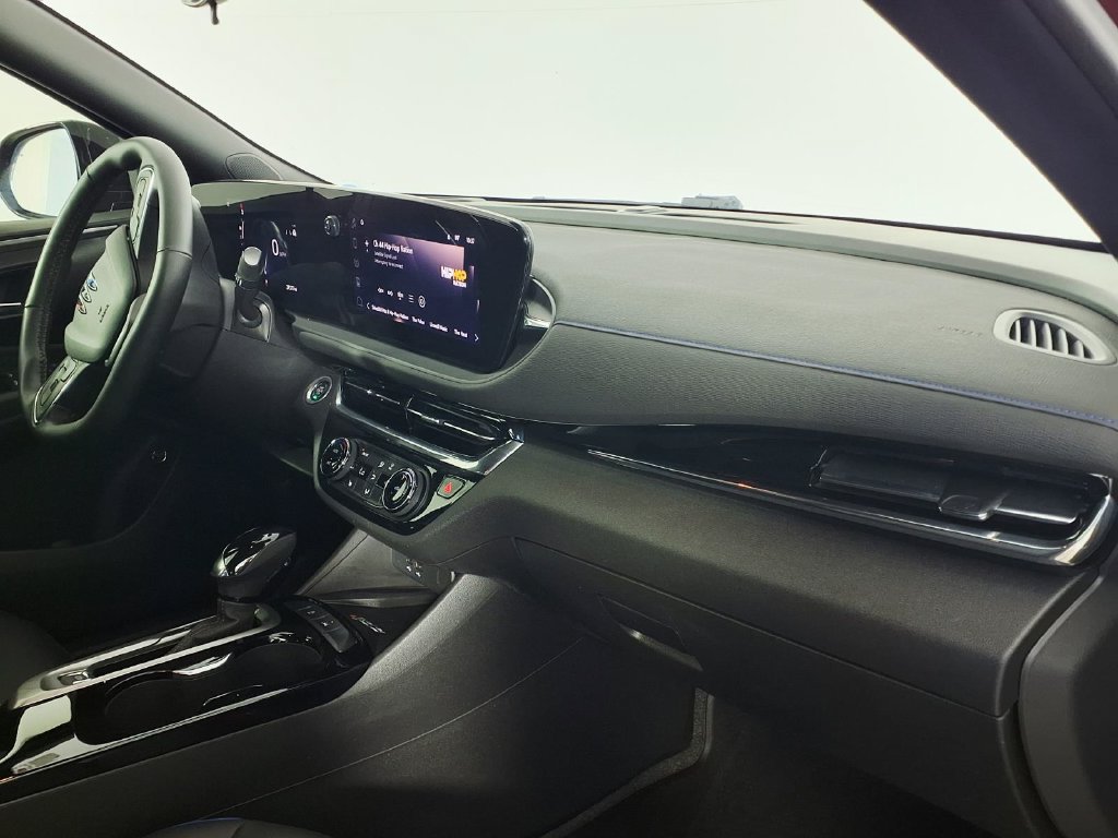 Used 2025 Buick Envista Sport Touring w/ Convenience I Package FWD image 9