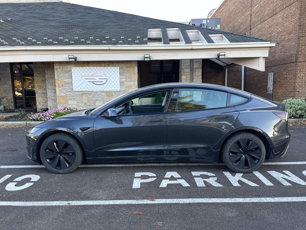 Used 2024 Tesla Model 3 Standard Range RWD image 9