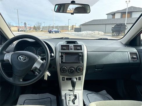 Used 2013 Toyota Corolla LE image 26