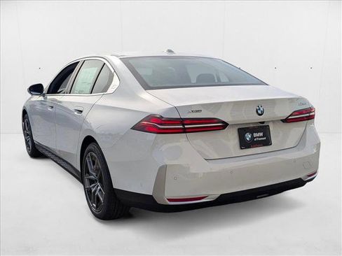 Used 2026 BMW 530i xDrive w/ Premium Package image 8