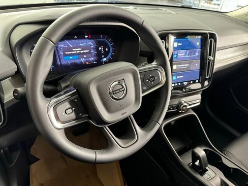 New 2025 Volvo XC40 B5 Core w/ Protection Package Premier image 10