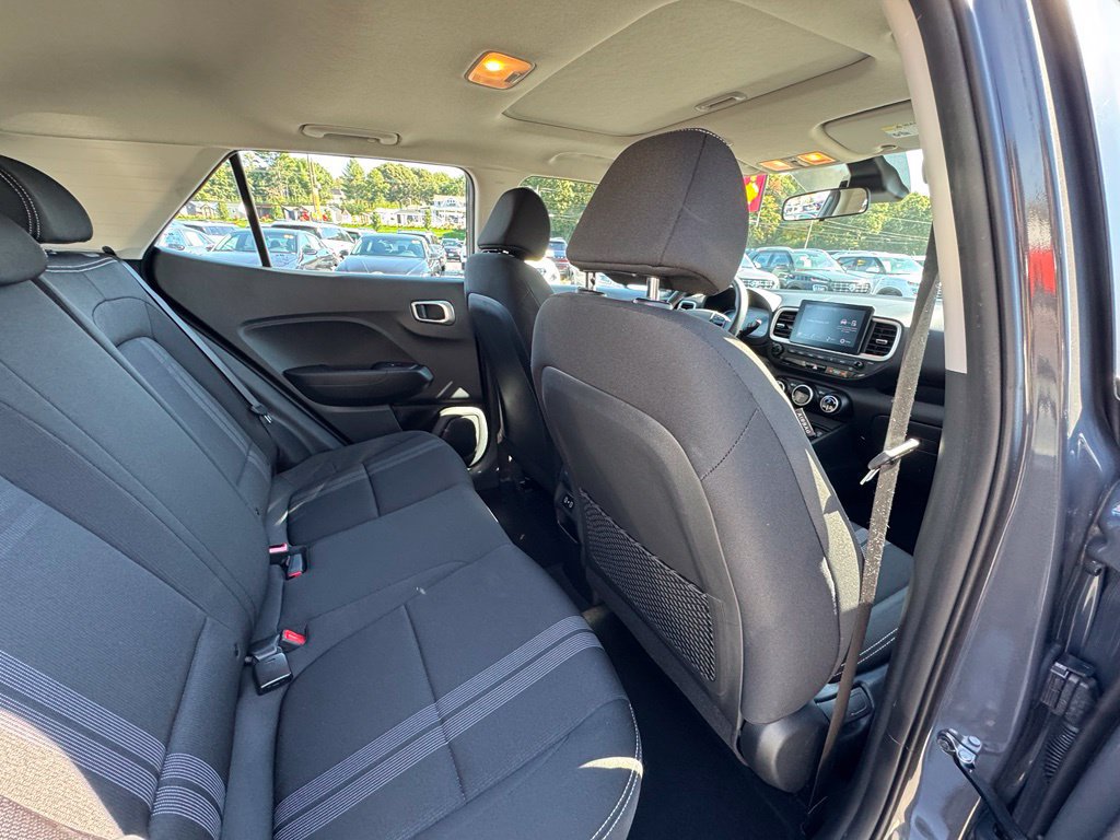 Used 2024 Hyundai Venue SEL FWD image 23