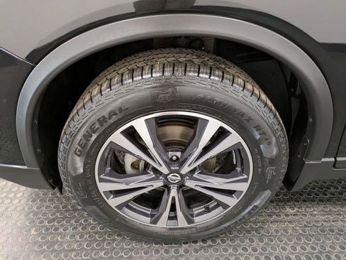 Used 2019 Nissan Rogue SV w/ Premium Package AWD/4WD image 7