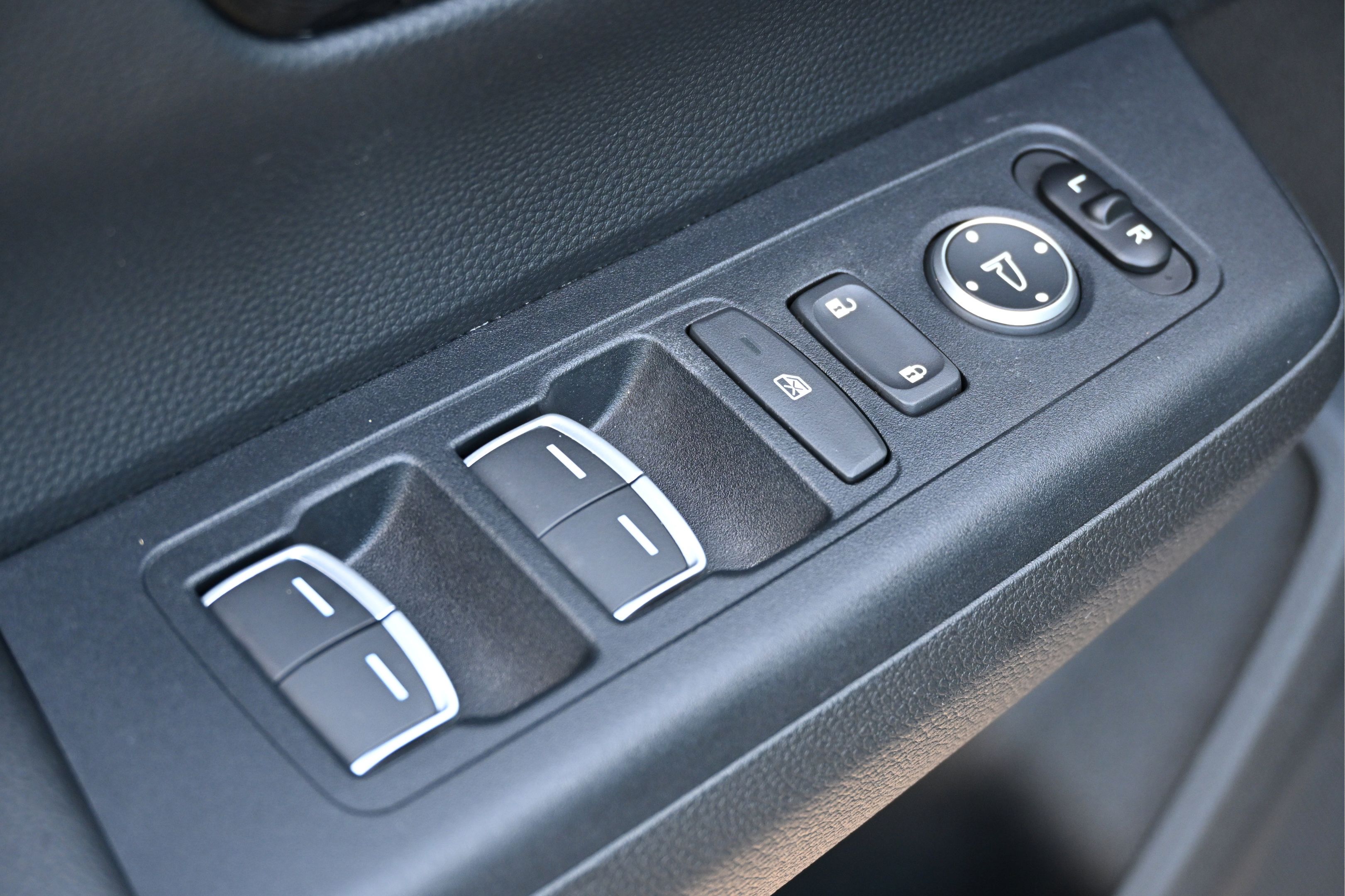 Used 2025 Honda CR-V EX-L image 17
