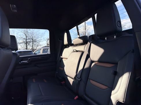 Used 2024 GMC Sierra 2500 AT4 w/ AT4 Premium Plus Package image 31