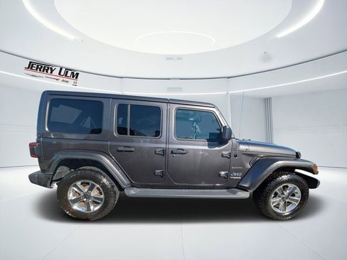 Used 2021 Jeep Wrangler Unlimited Sahara image 2